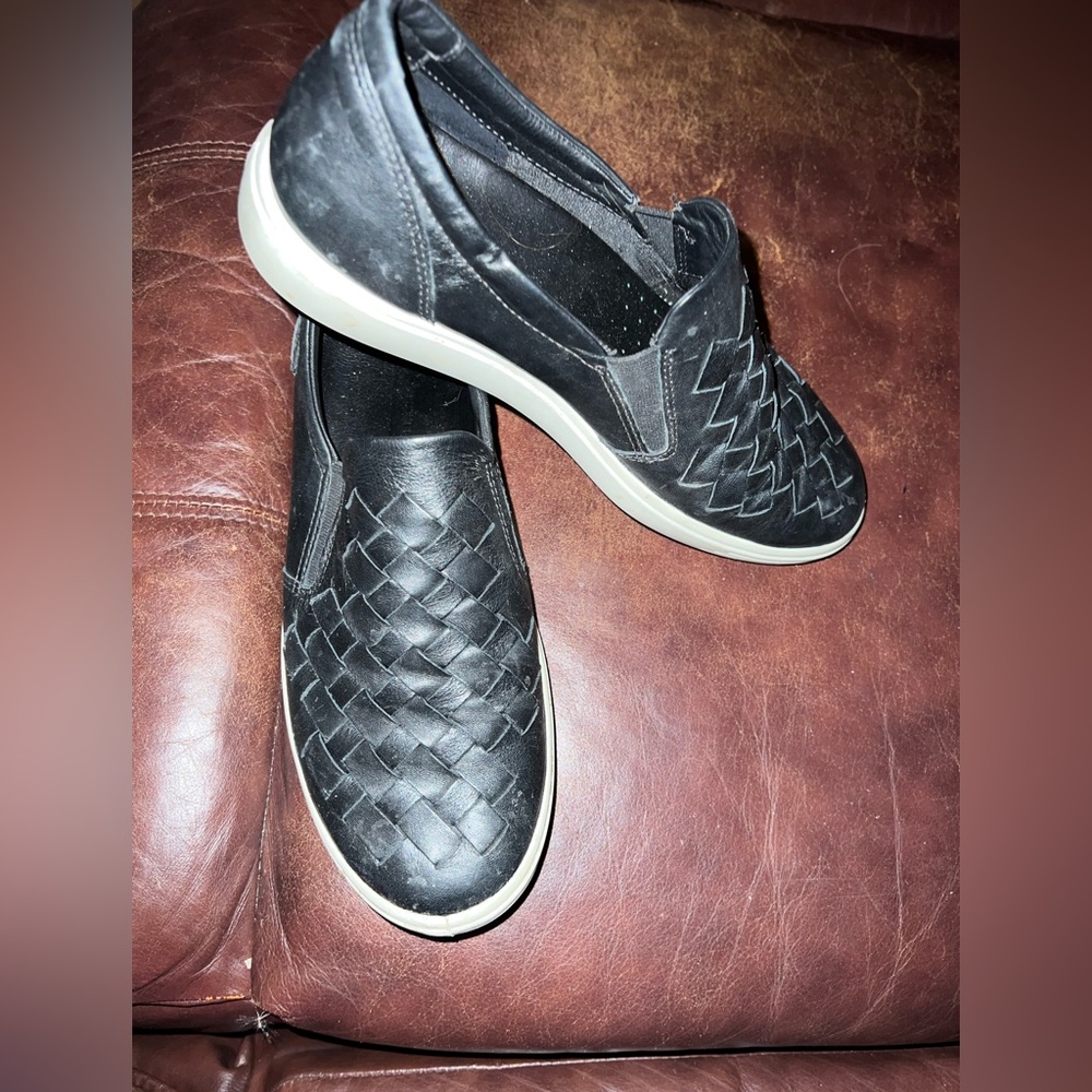 ECCO slip on leather shoes Size 9 very comfortable.